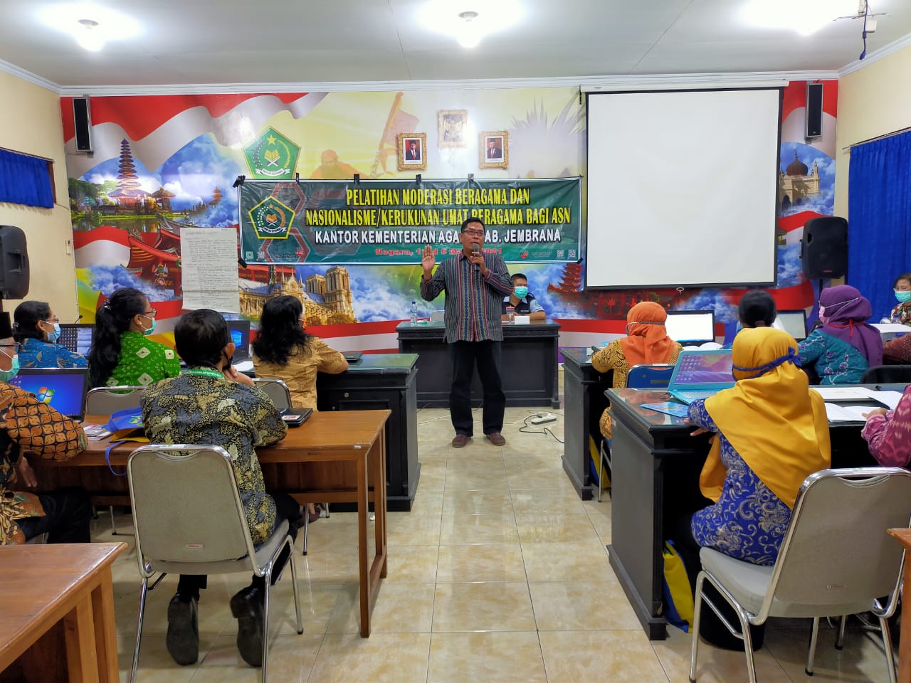 PEMBERIAN MATERI PENINGKATAN DAN PENJAMINAN MUTU OLEH KEPALA BDK DENPASAR